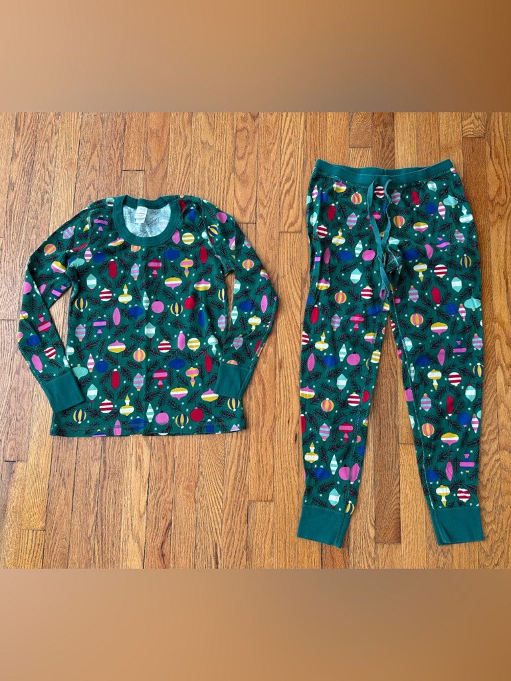 Hanna Andersson Green Holiday Ornament Women’s Pajama Set